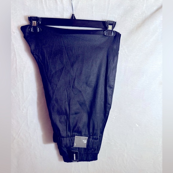 EXPRESS Tie Front Crop Top and Pants - Matching Set - Picture 6 of 7